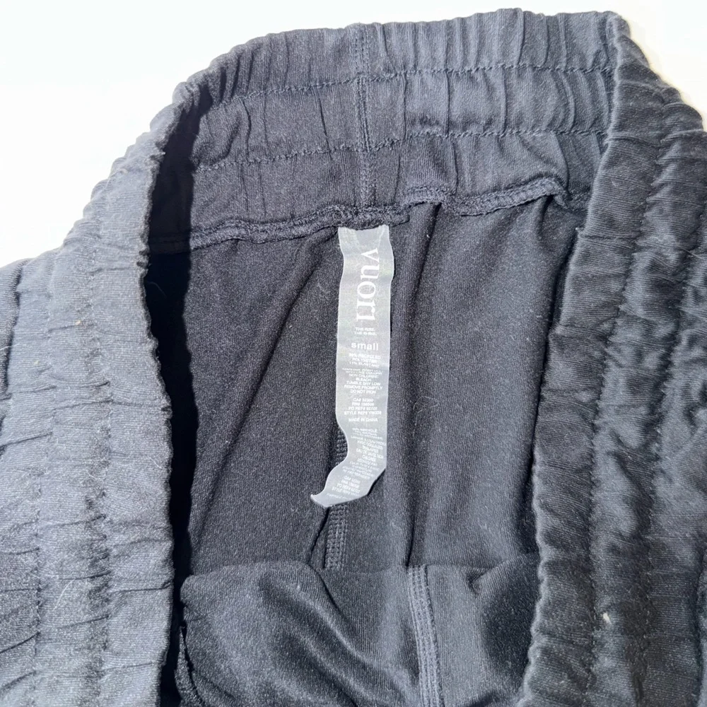 Vuori Black Drawstring Athletic Shorts - Picture 6 of 6